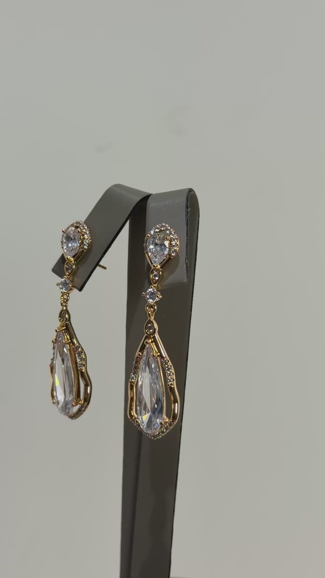 تحميل الفيديو: Royal earrings