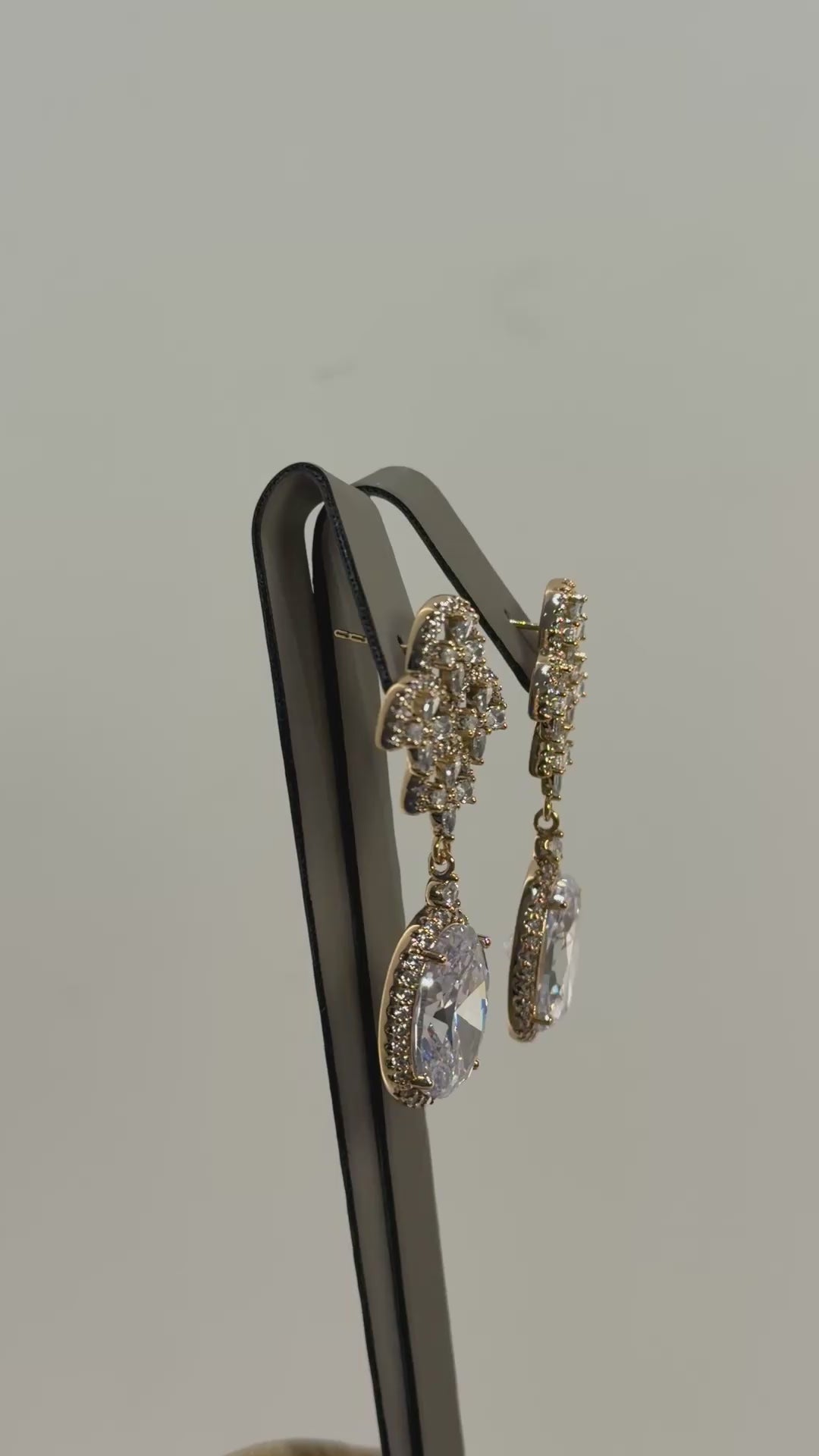 تحميل الفيديو: Crystal Umbrella earrings