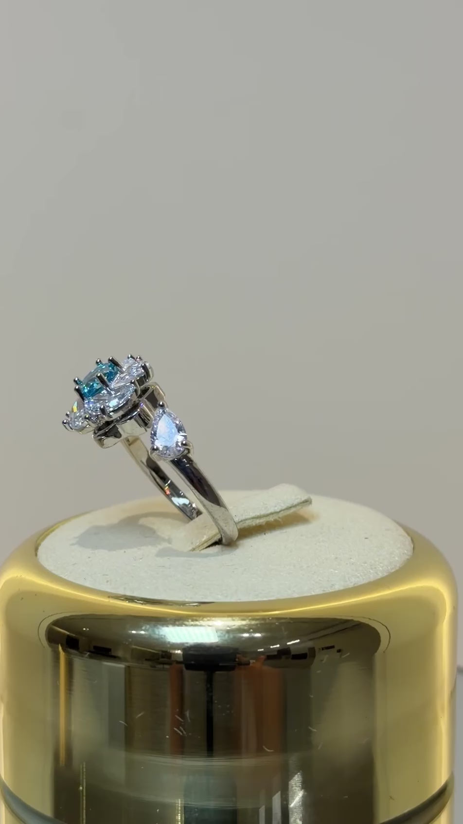 Load video: flower ring