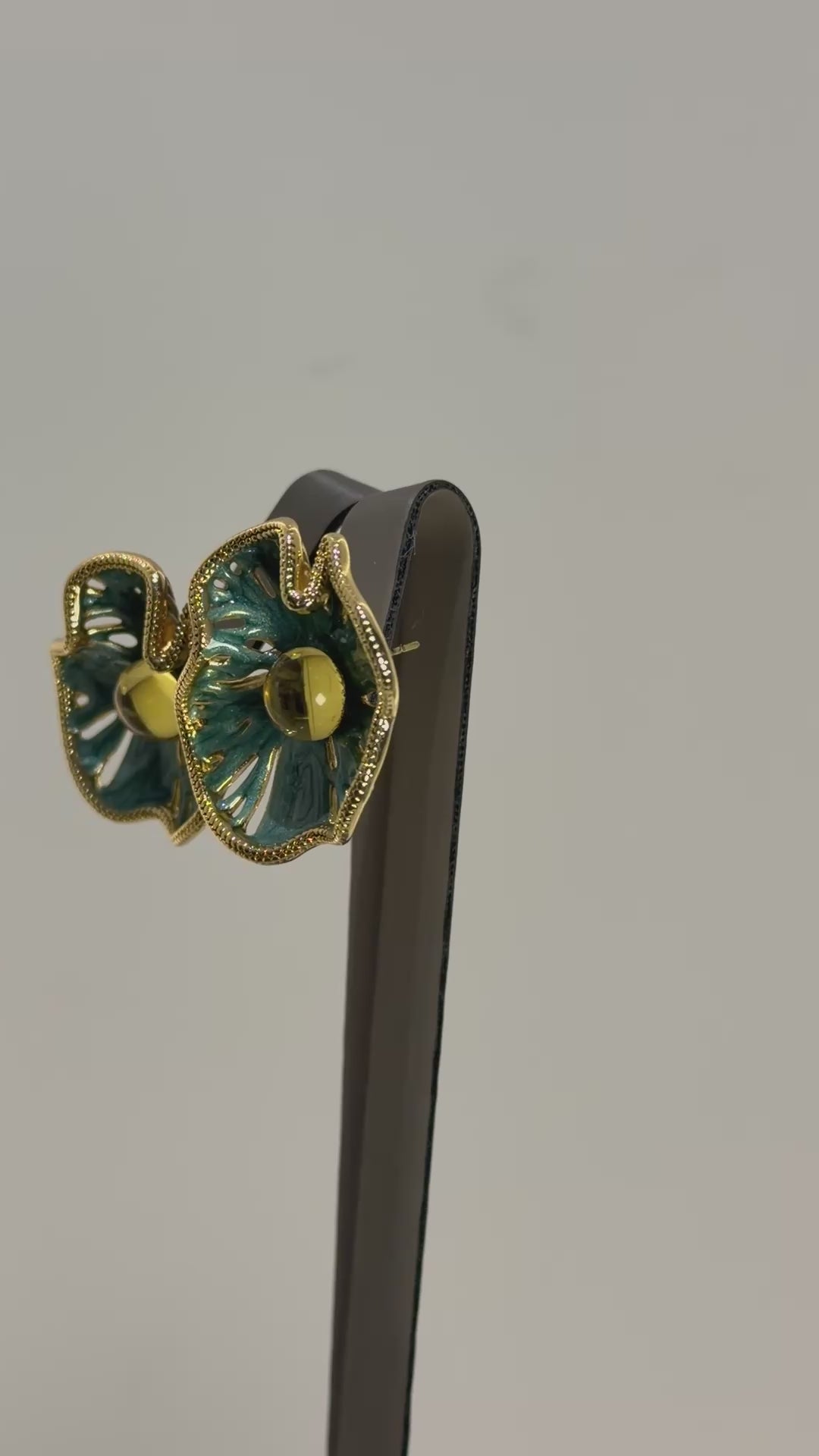 Load video: Colored flowery earrings