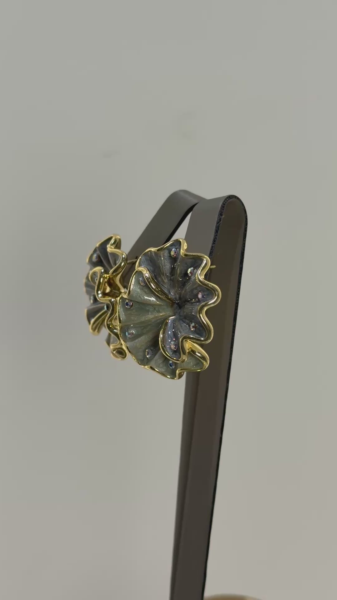 تحميل الفيديو: Blue-green earrings