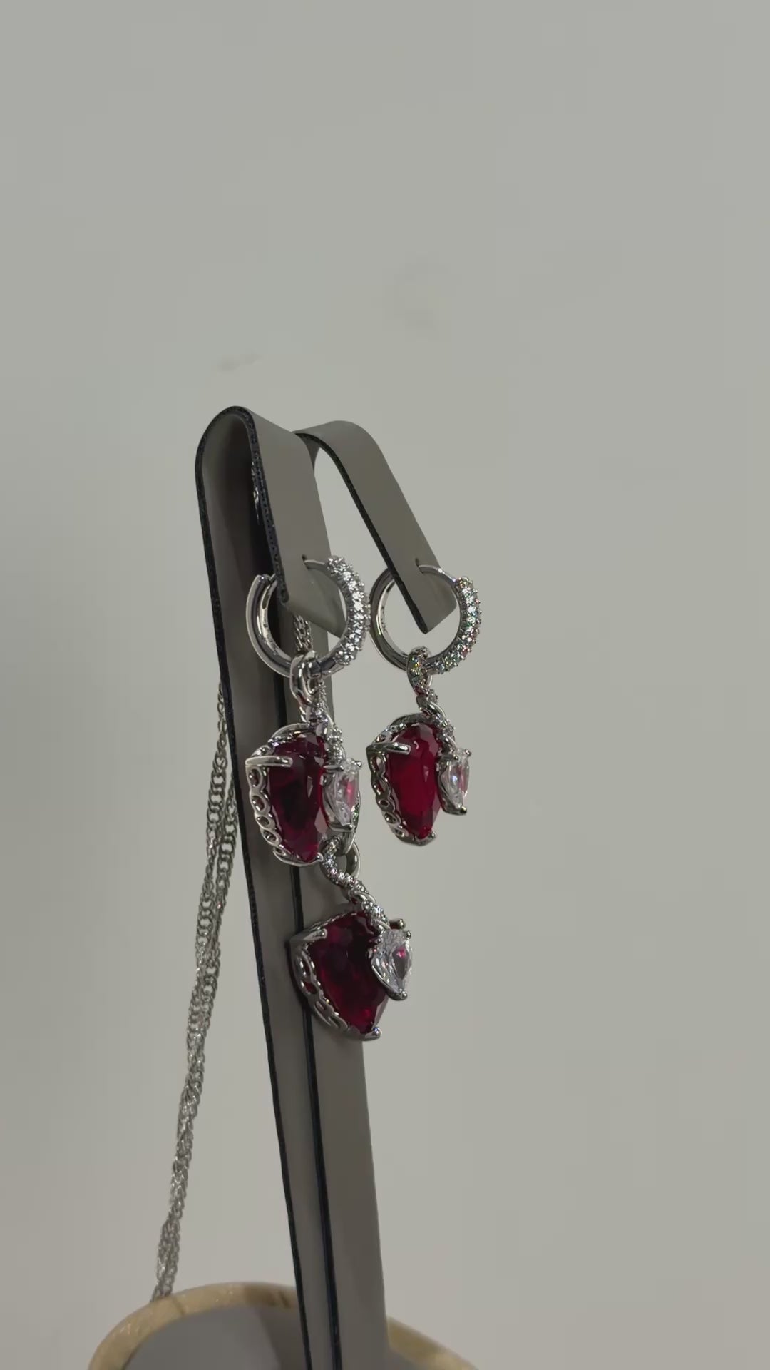 تحميل الفيديو: crystal set (necklace+earrings)