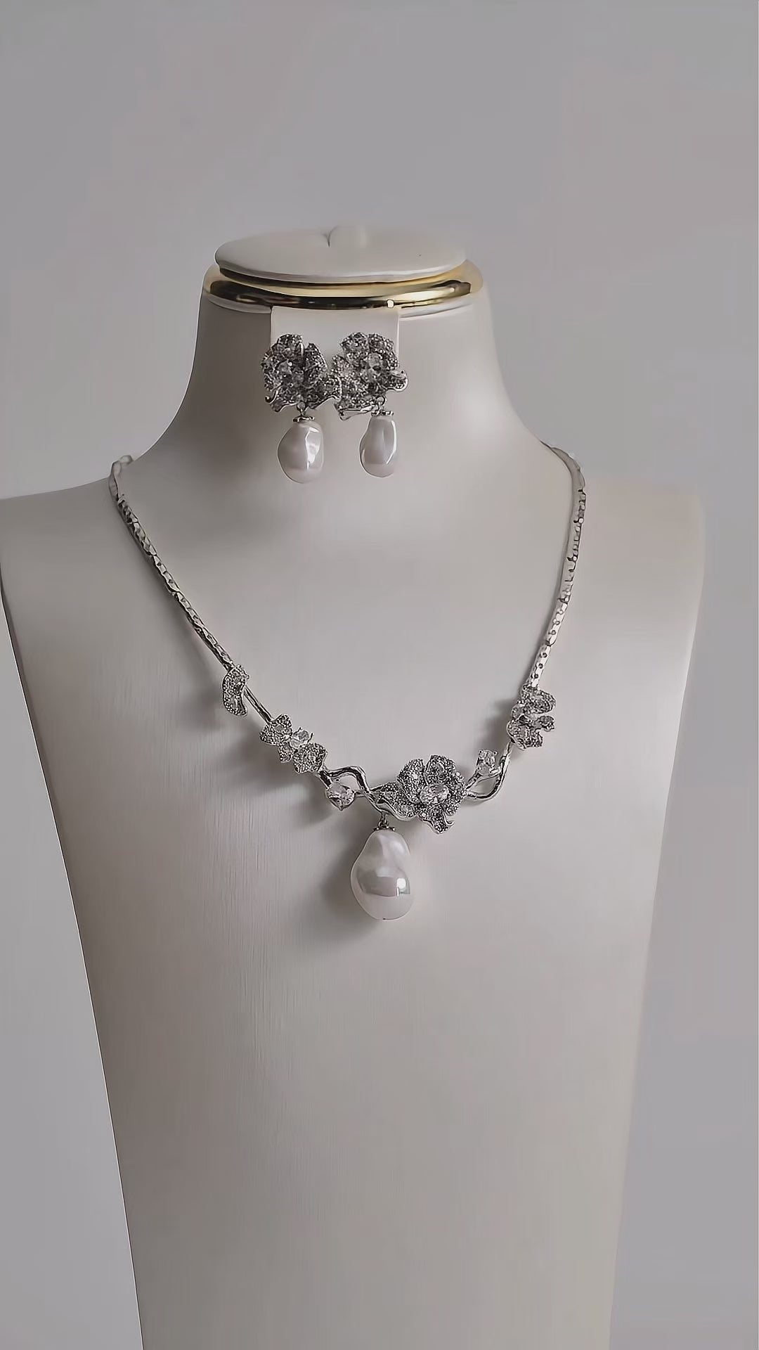 تحميل الفيديو: Pearly crystal flowers set