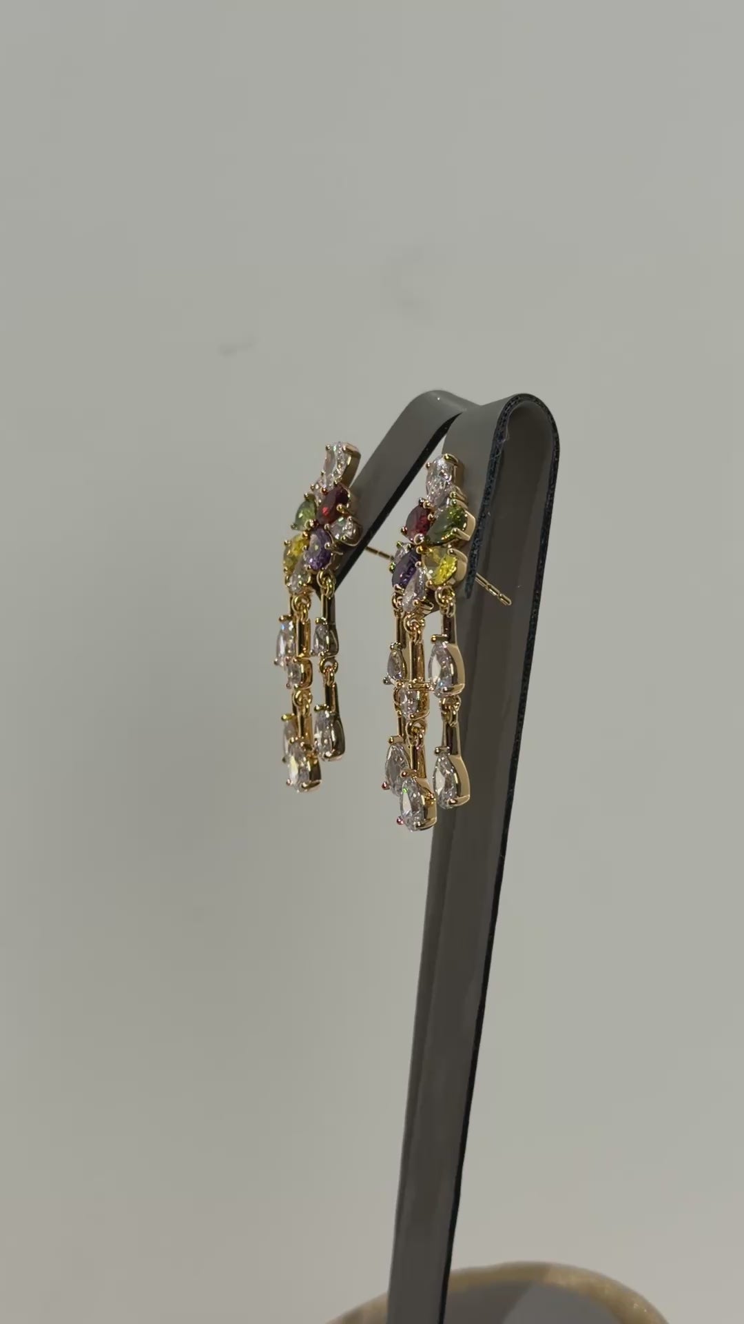 تحميل الفيديو: Crystal chandelier earrings