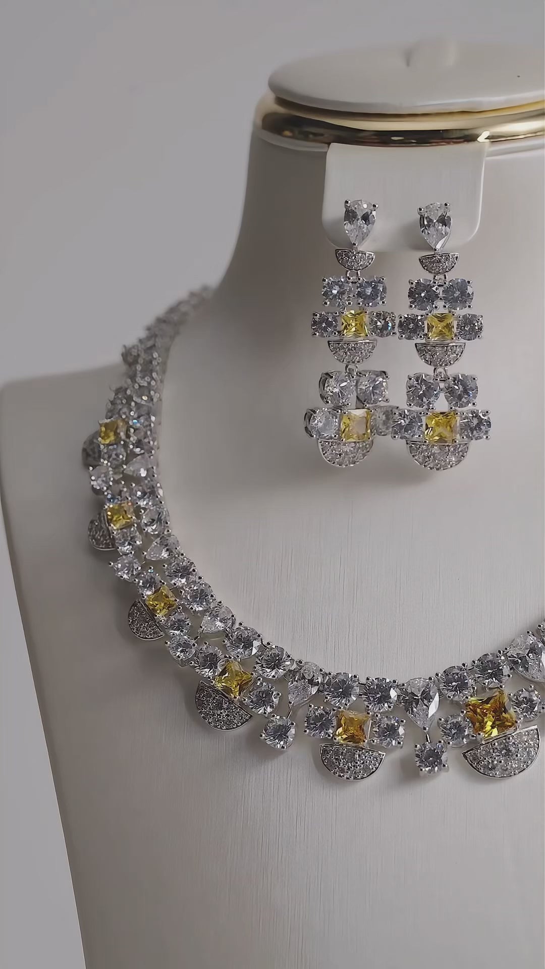 تحميل الفيديو: Royalty sets