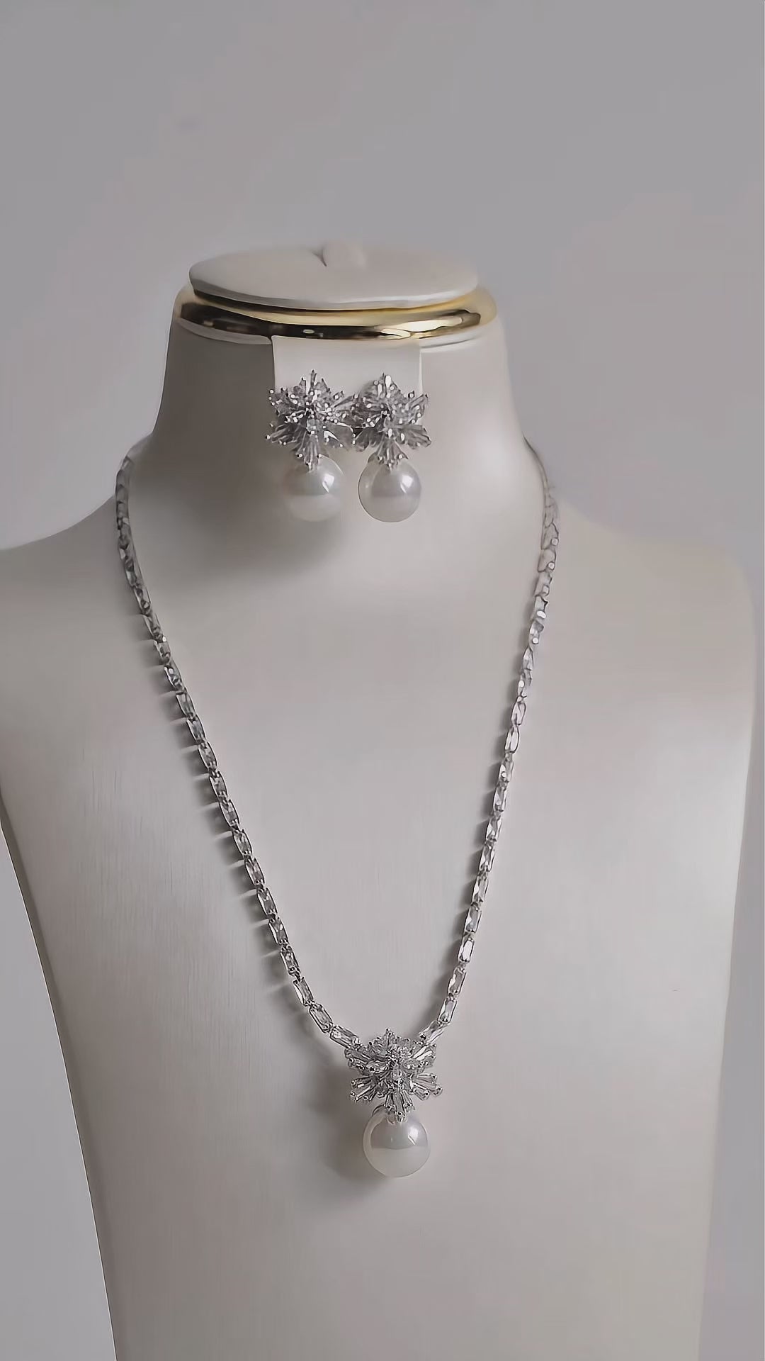 تحميل الفيديو: Snowflake pearl set