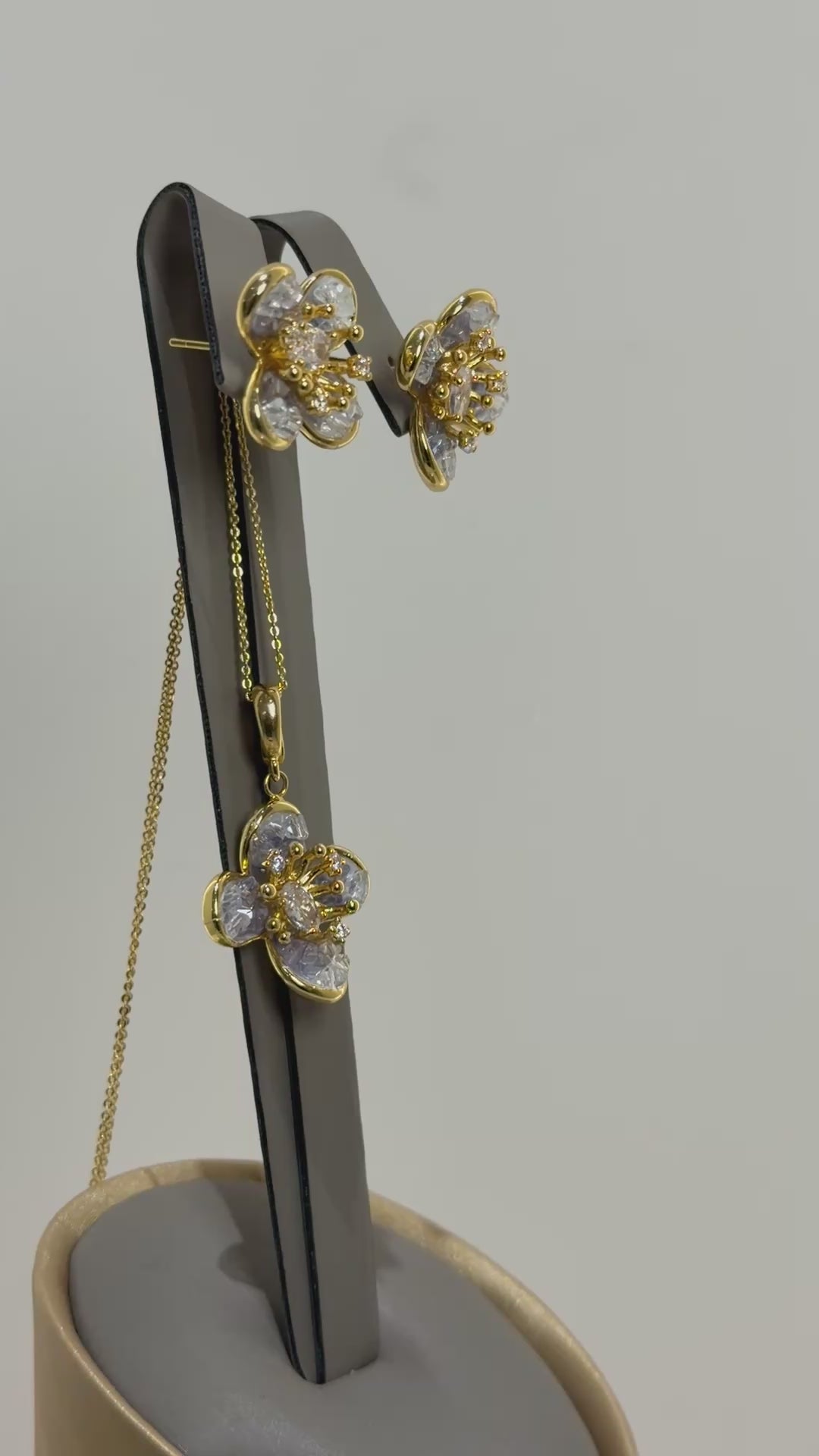 تحميل الفيديو: Stoned purple flower set (necklace+earrings)