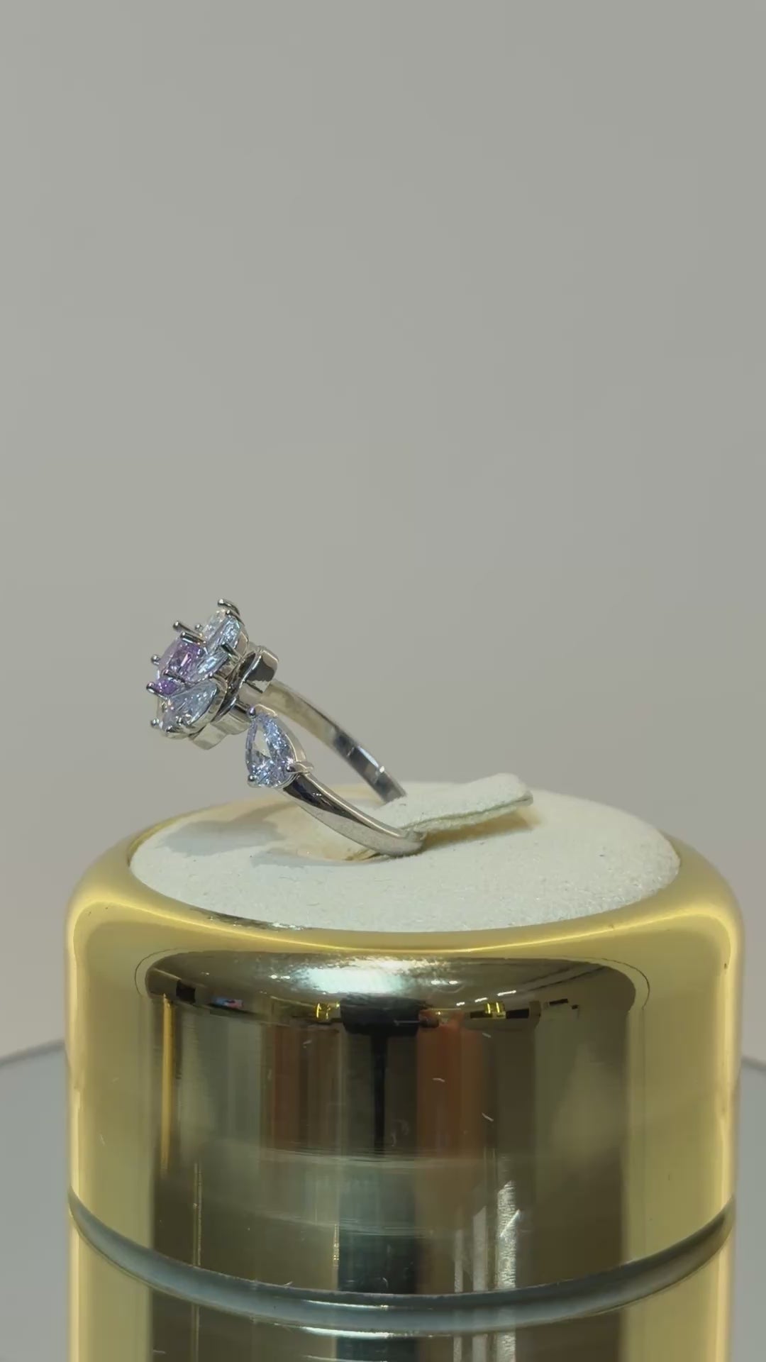 Load video: flower ring