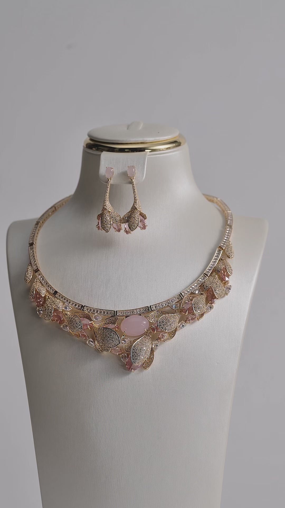 تحميل الفيديو: Crystal petals set