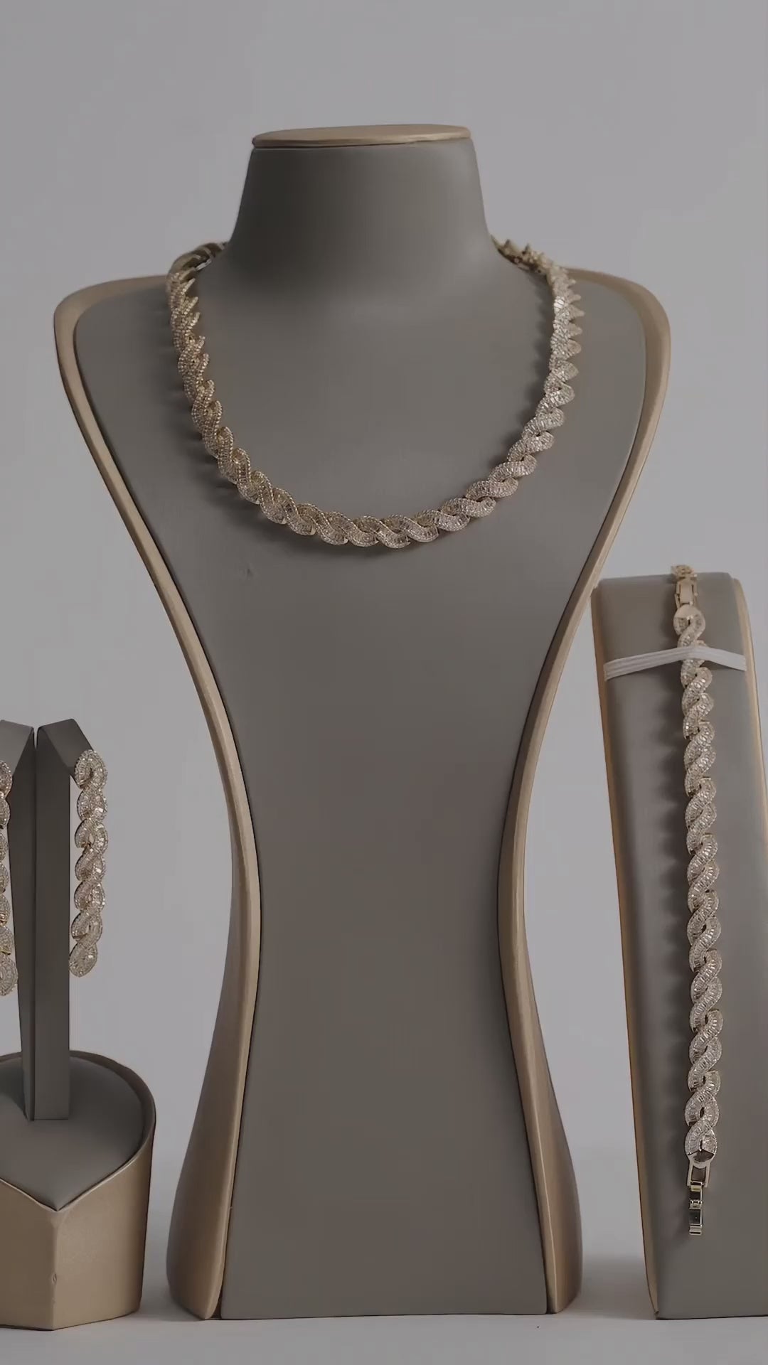 تحميل الفيديو: Braided set