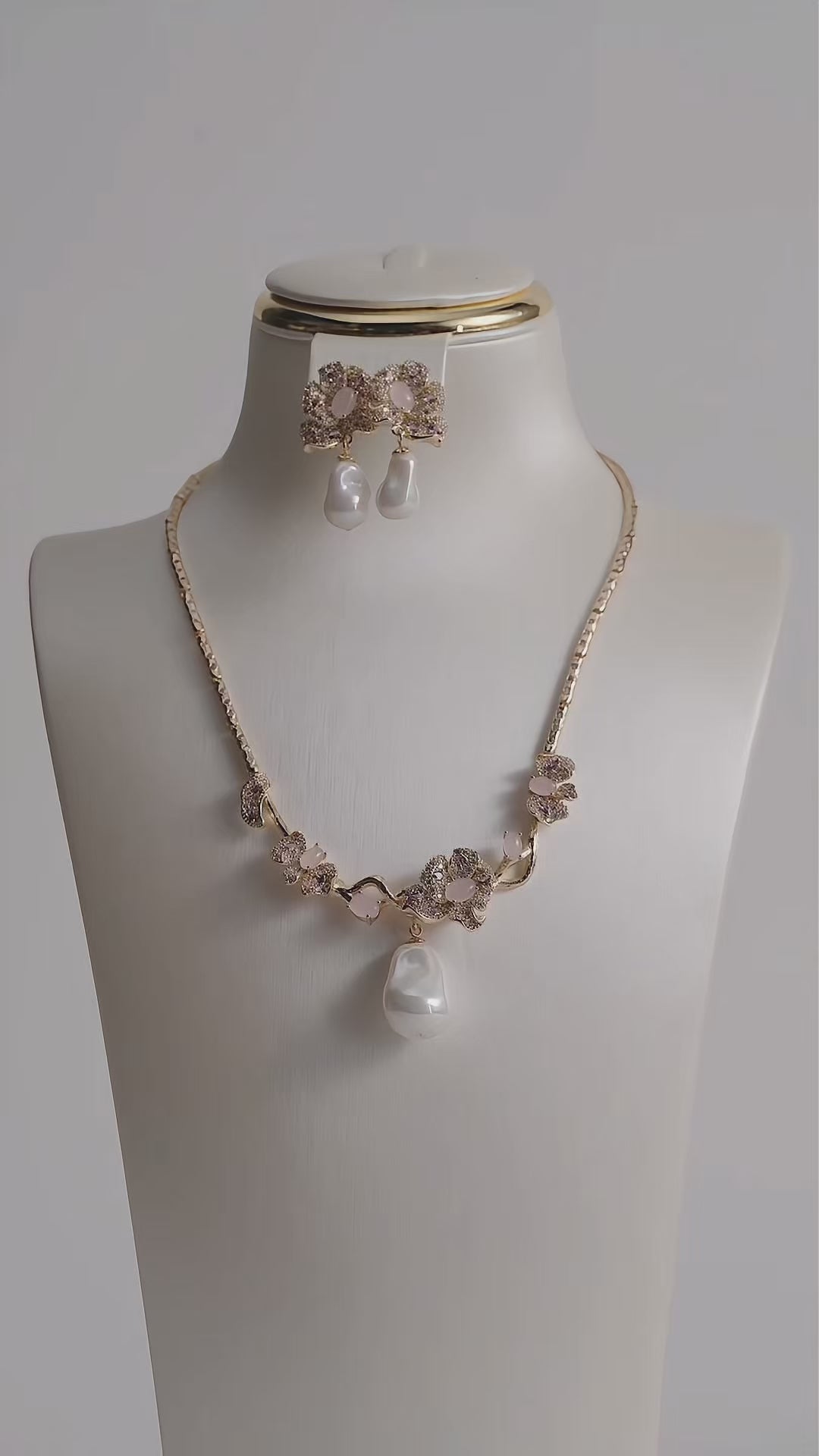 تحميل الفيديو: Pearly crystal flowers set