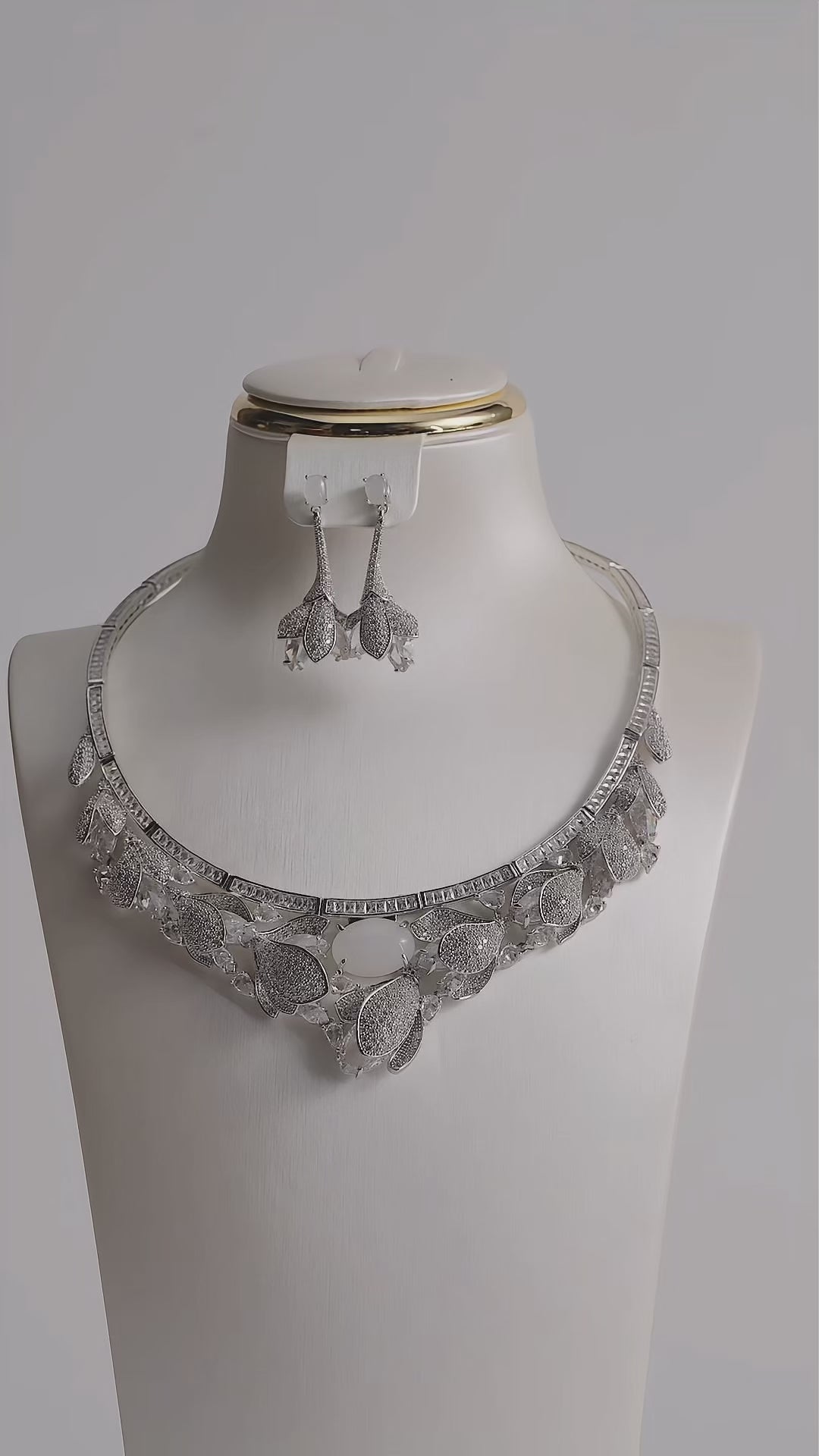تحميل الفيديو: Crystal petals set