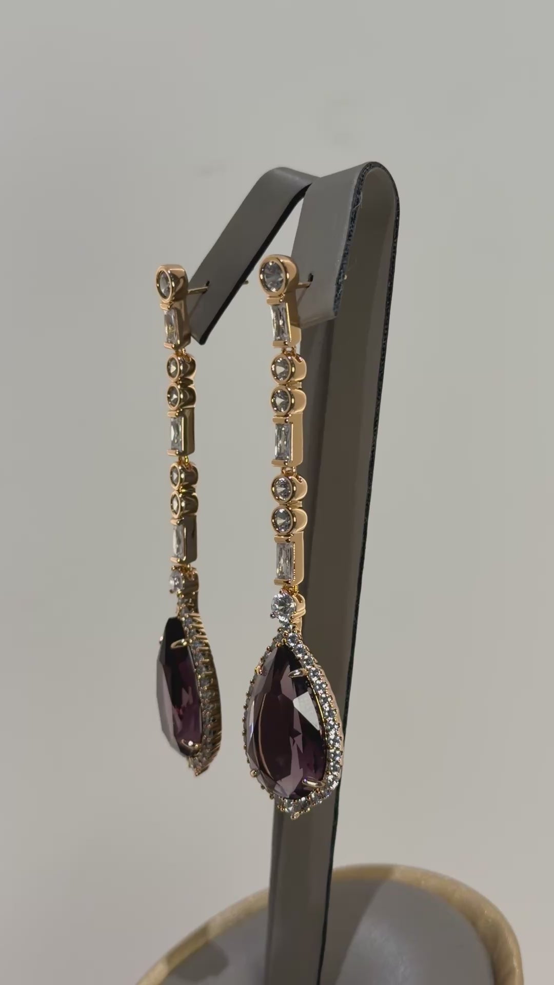 تحميل الفيديو: Purple vine earrings