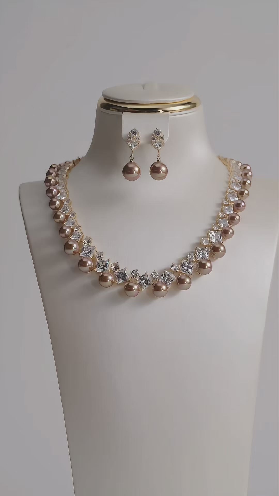 تحميل الفيديو: Pearls with crystal blocks set