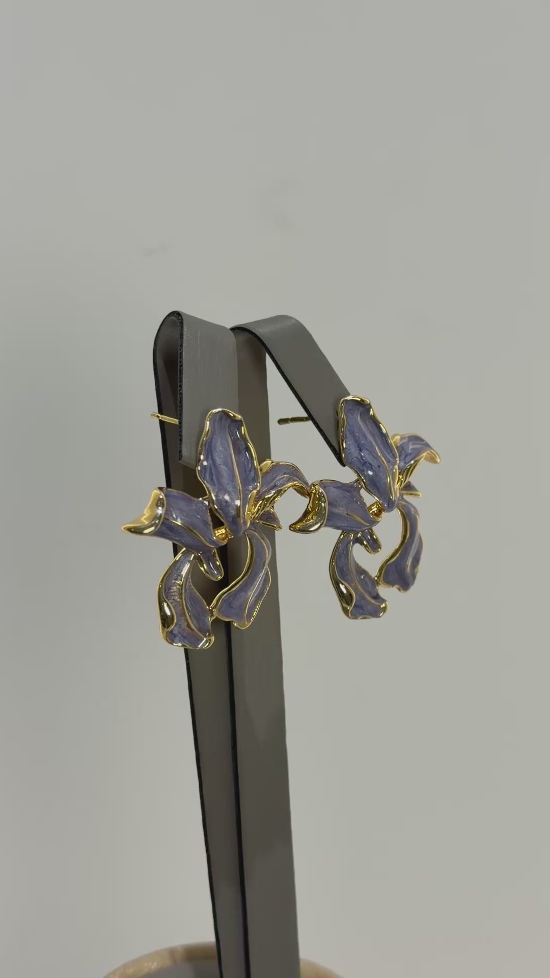 تحميل الفيديو: Purple Messy flower earrings