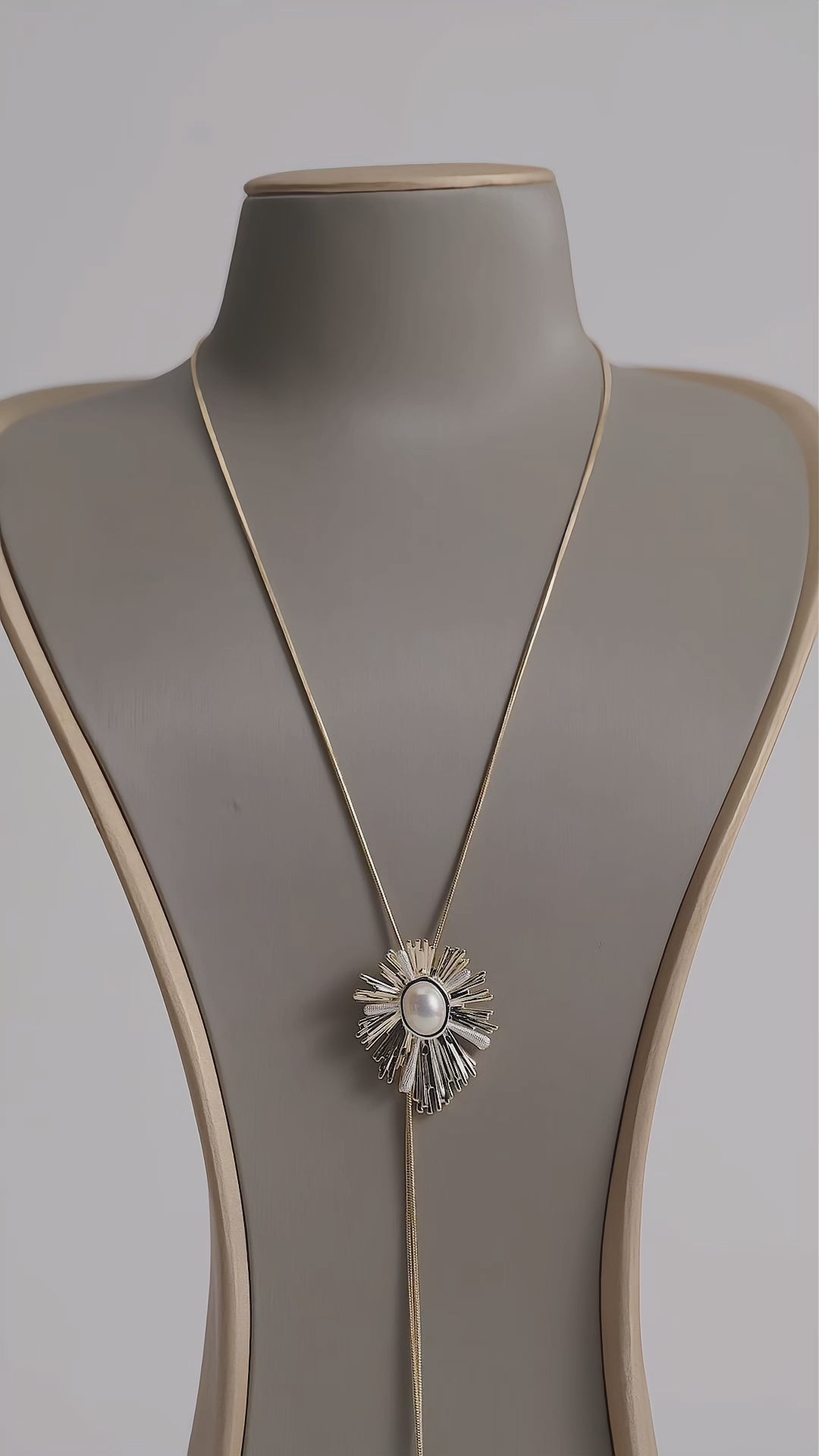 تحميل الفيديو: Sunset pearl necklace