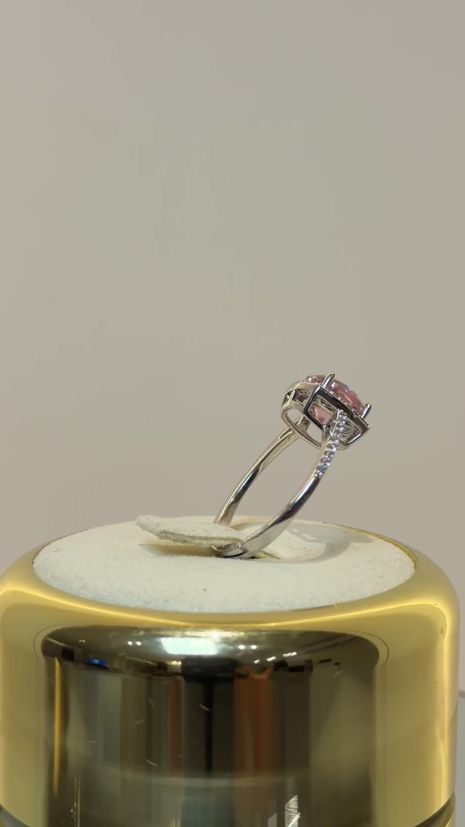 تحميل الفيديو: Pink square  ring