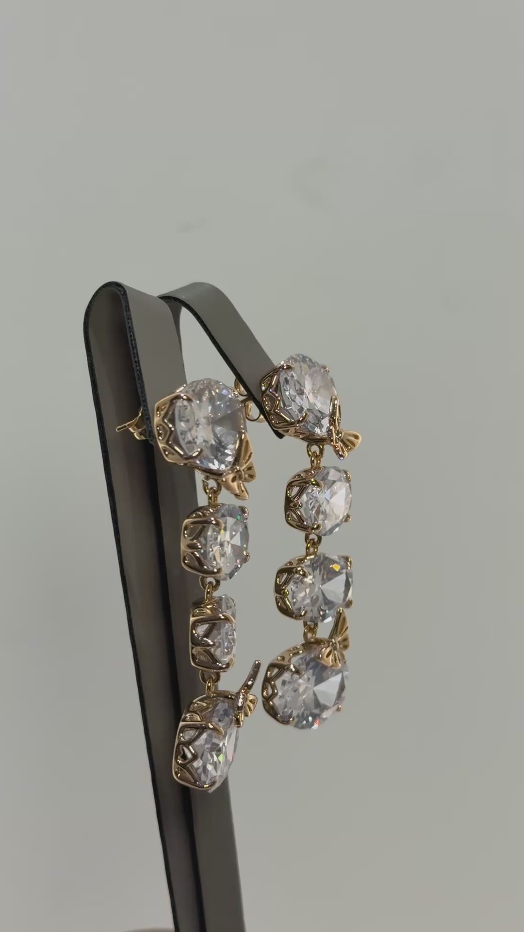 تحميل الفيديو: 4 crystals earrings