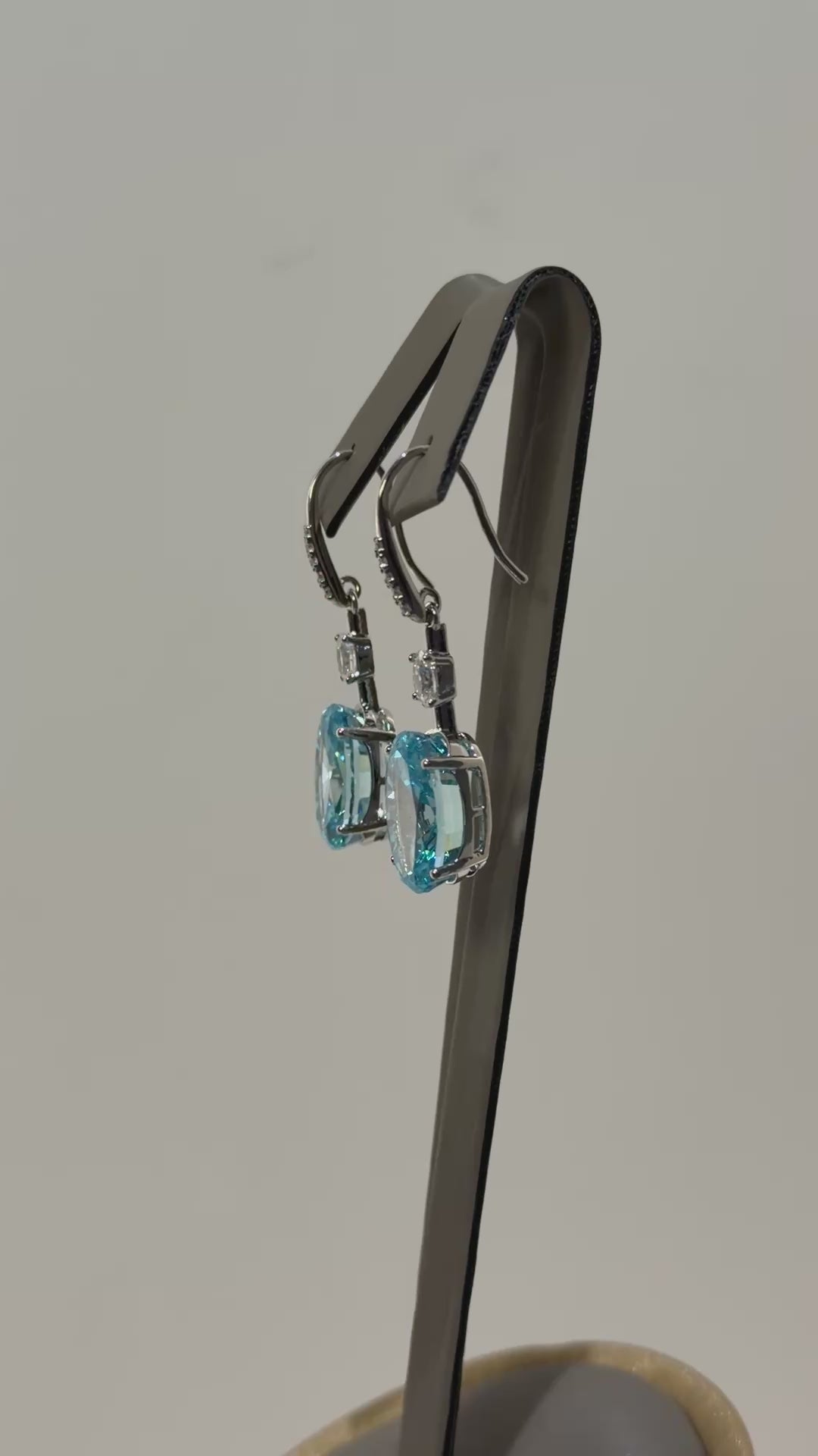 تحميل الفيديو: Colorful blings earrings