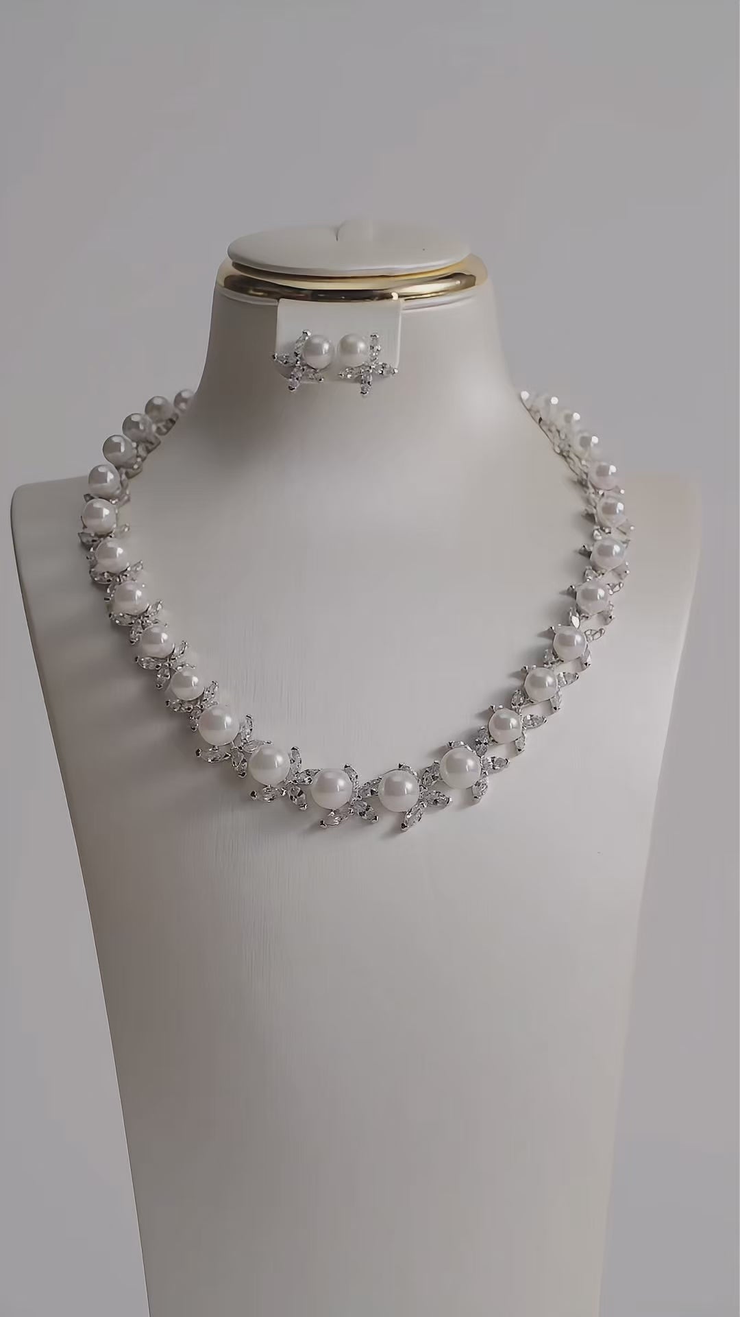 تحميل الفيديو: Pearls and crystal butterflies set