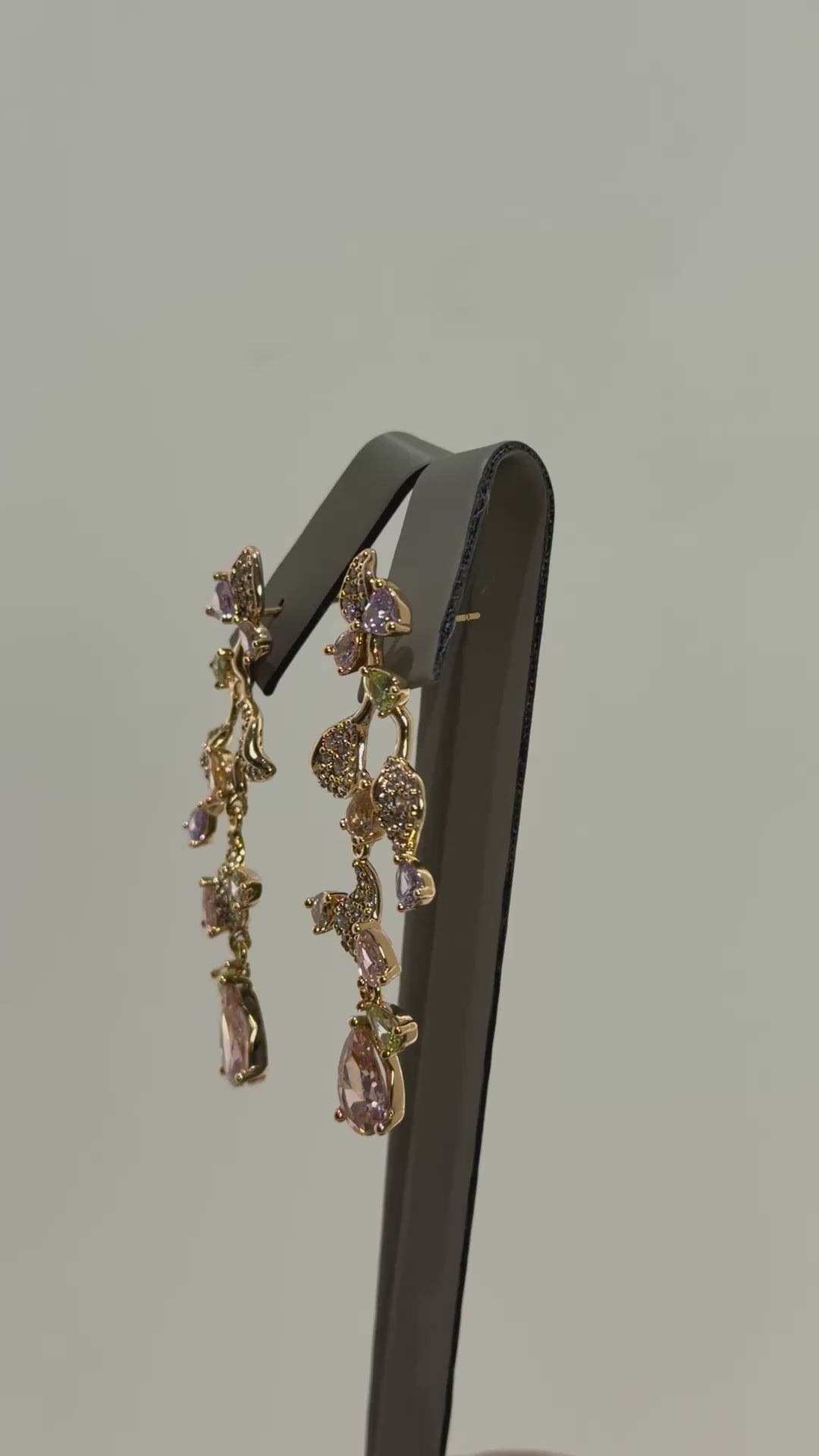 تحميل الفيديو: Colorful garden earrings