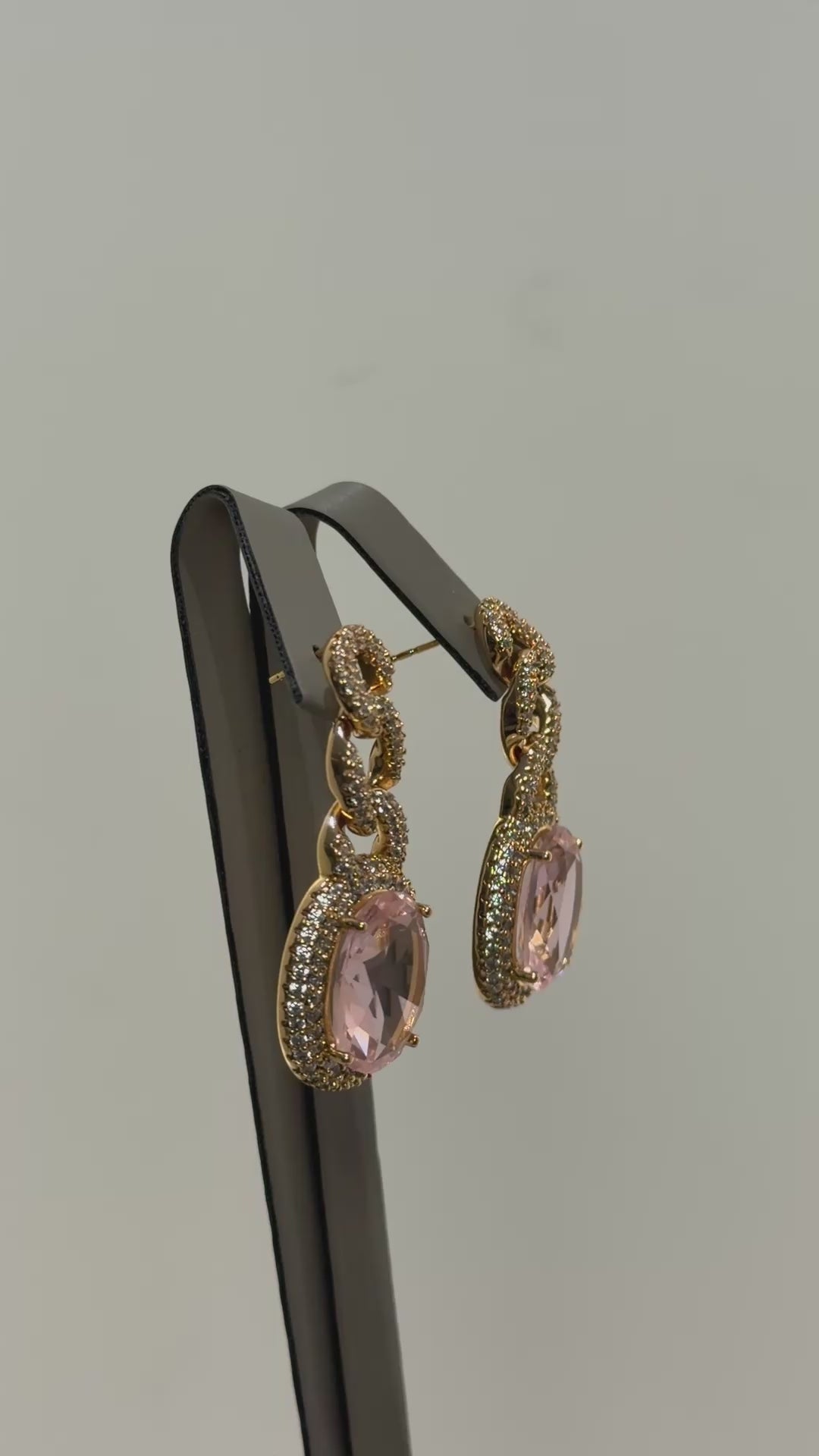 تحميل الفيديو: Pink chain earrings