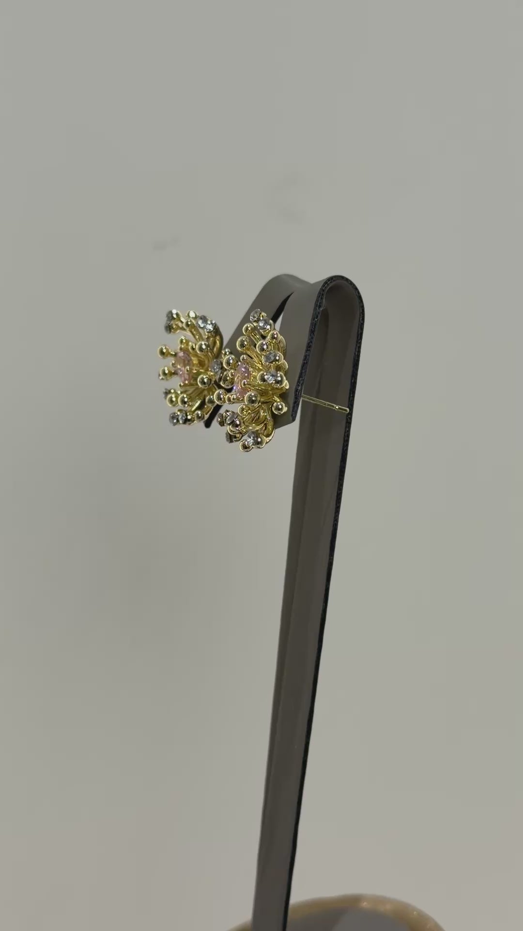 تحميل الفيديو: Crystal fireworks earrings