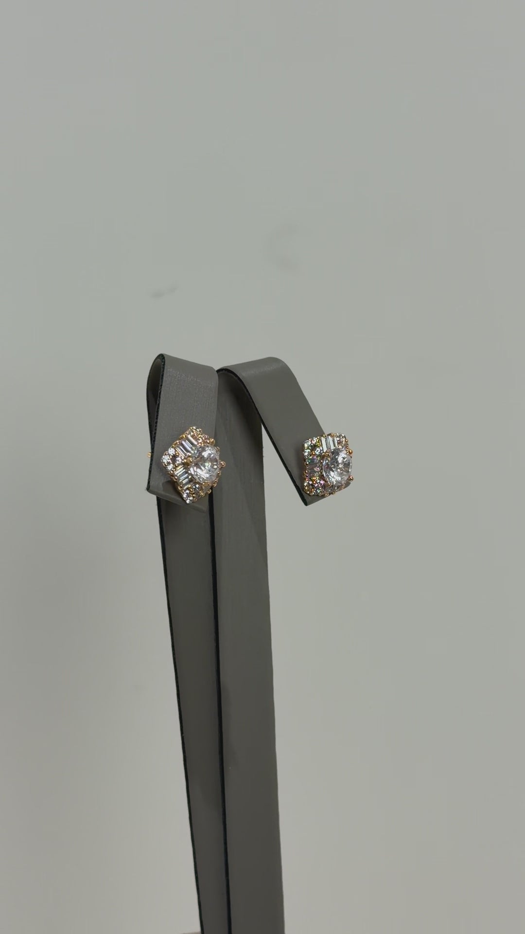تحميل الفيديو: Simple crystals earrings
