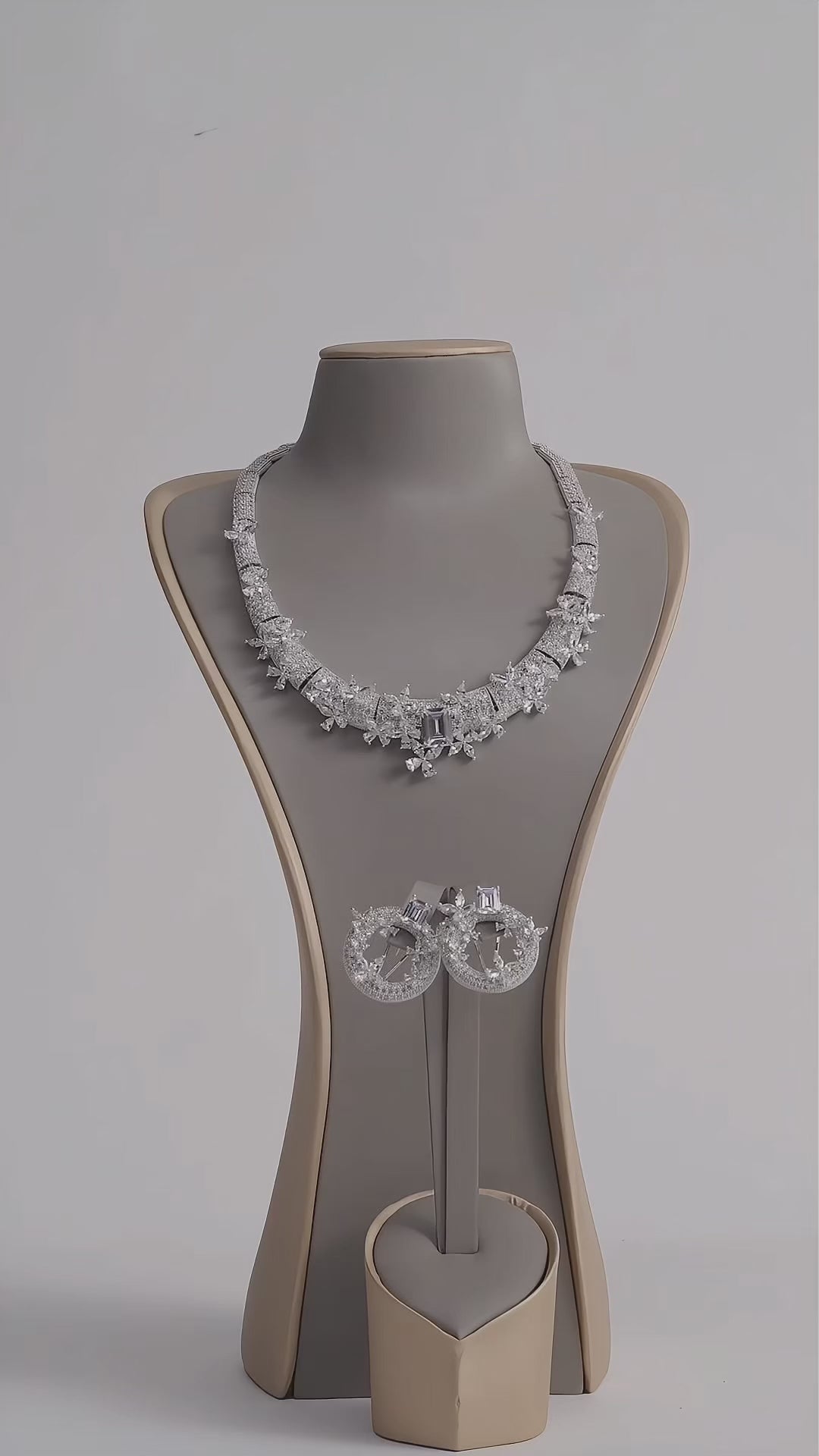 تحميل الفيديو: Royalty set