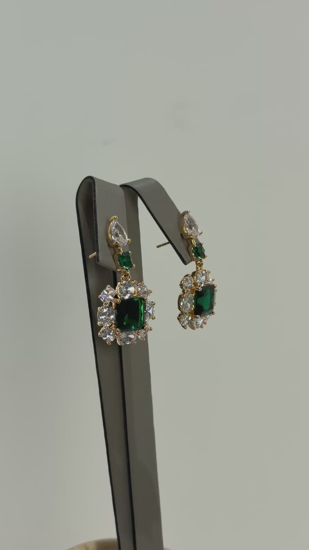 تحميل الفيديو: Green crystal set (earring+ring)