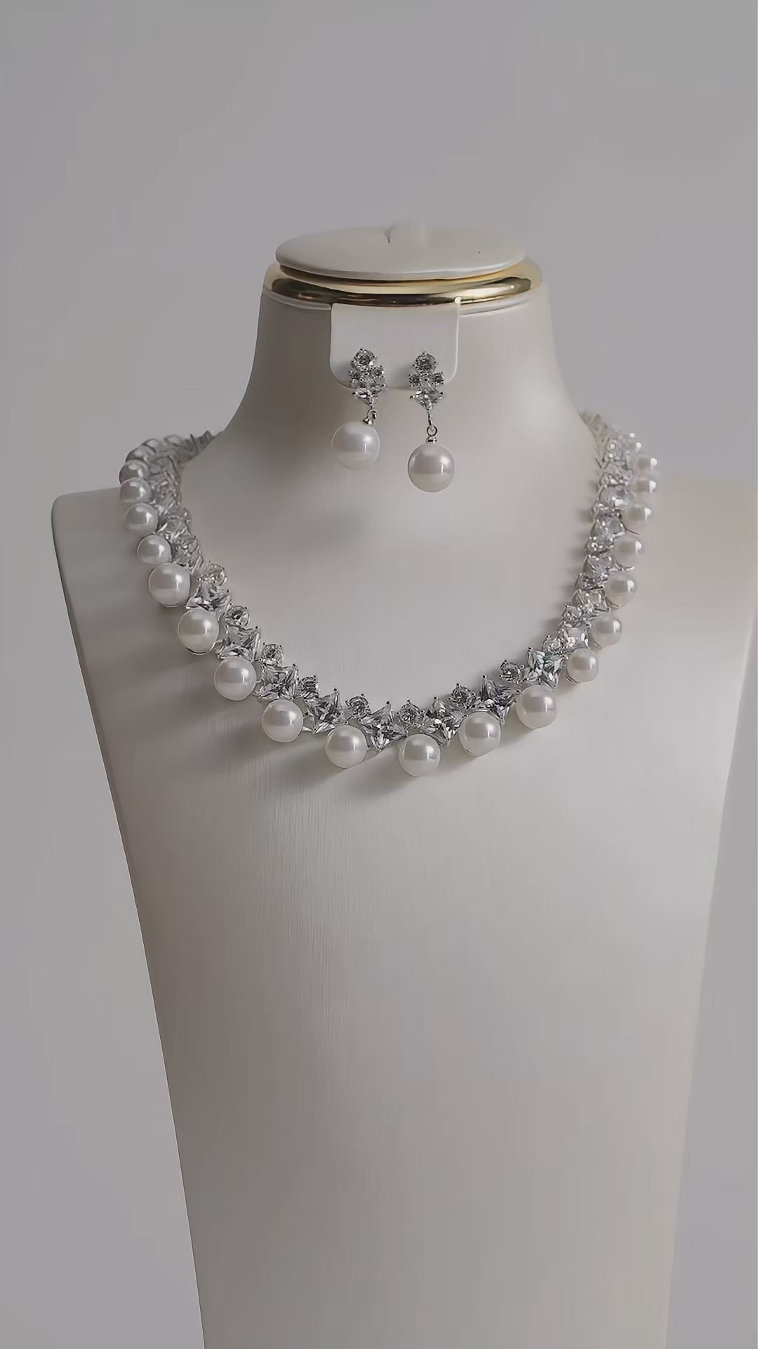 تحميل الفيديو: Pearls with crystal blocks set