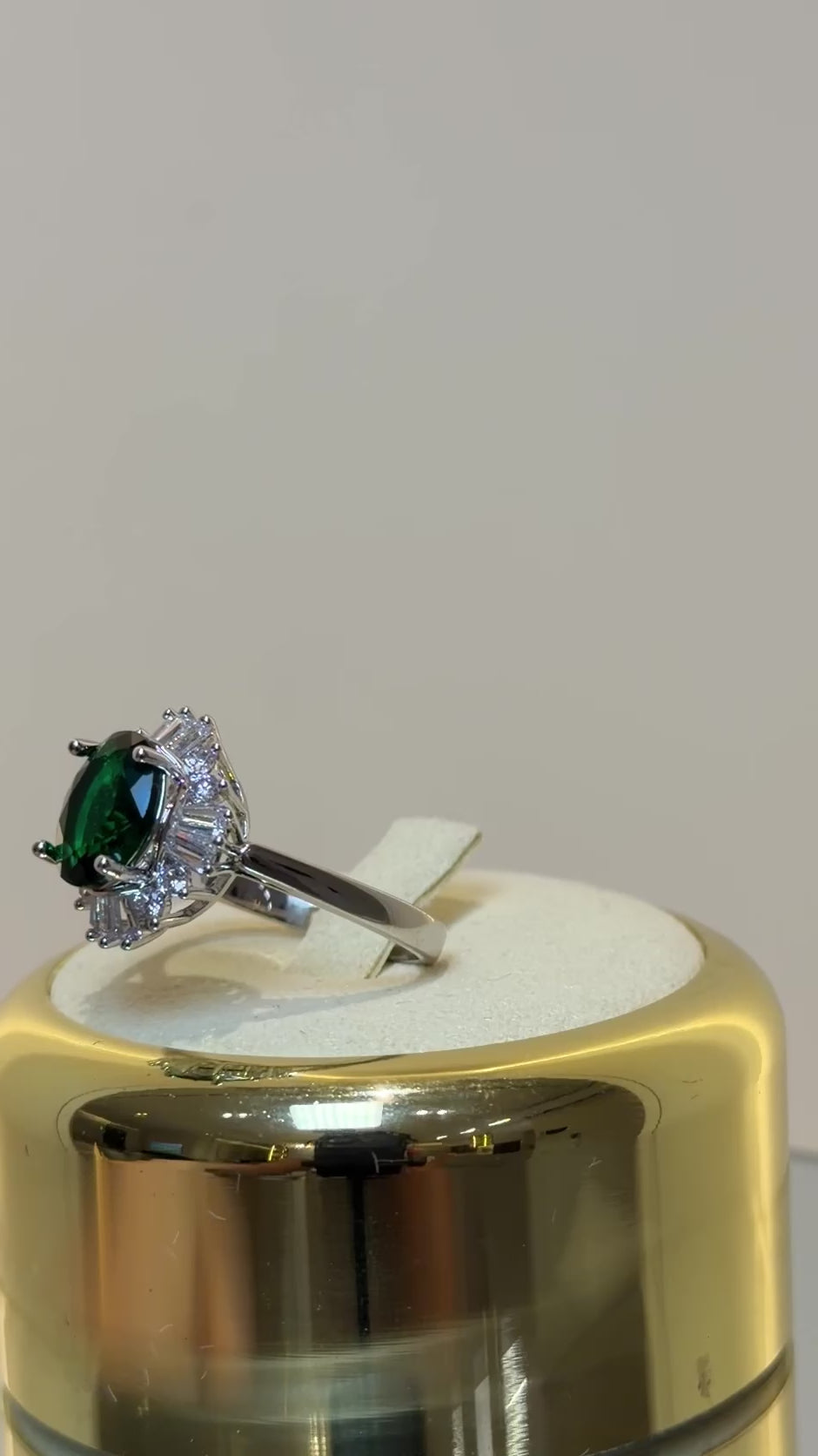 تحميل الفيديو: Green crystal set (earring+ring)