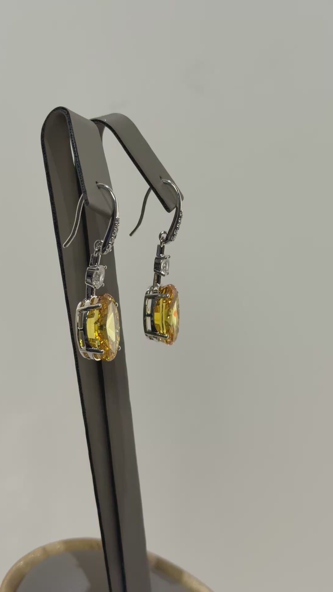 تحميل الفيديو: Colorful blings earrings