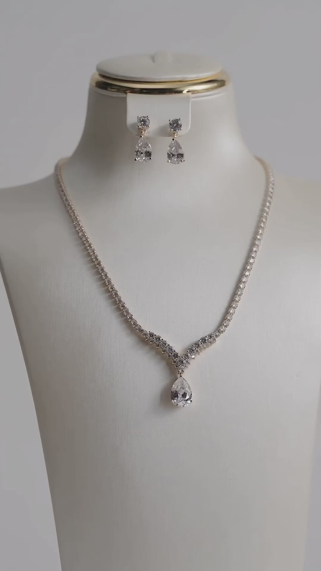 تحميل الفيديو: Crystal tear set