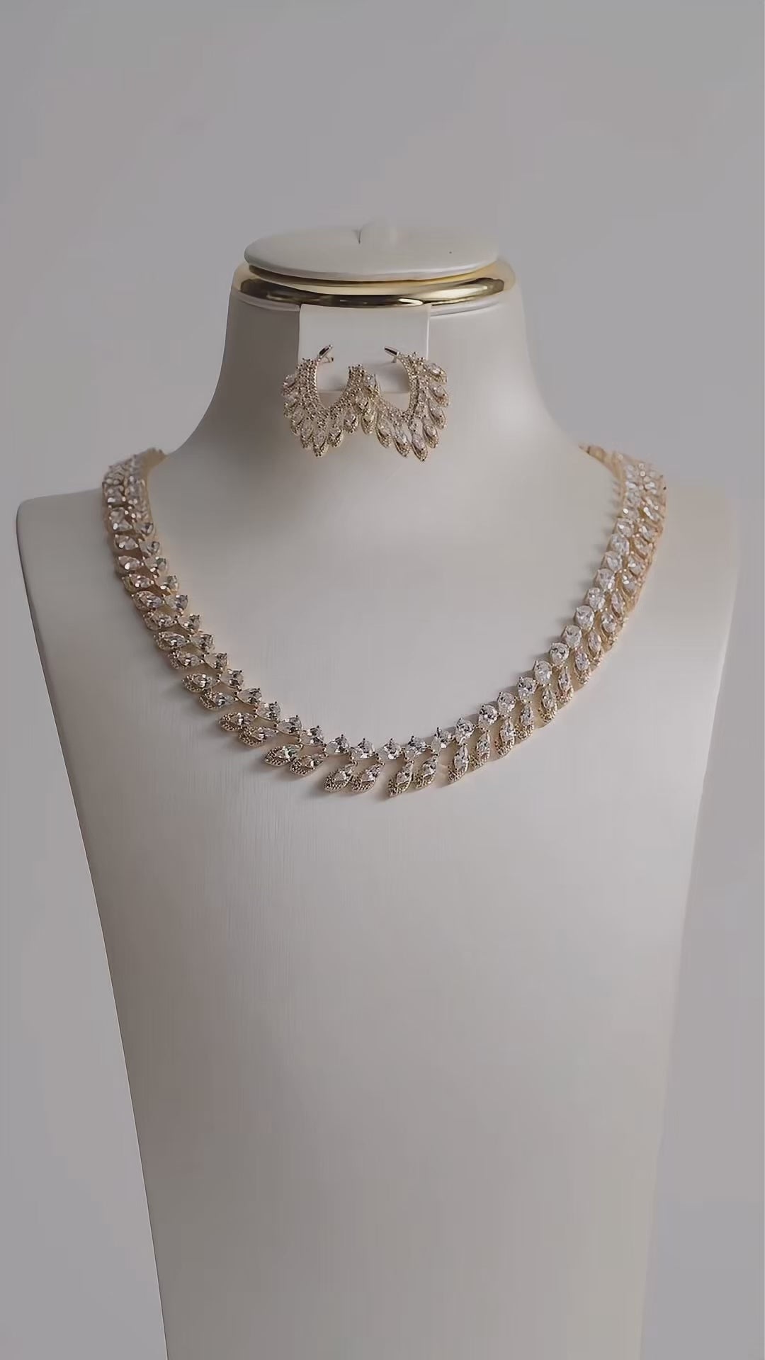 تحميل الفيديو: Golden vine set