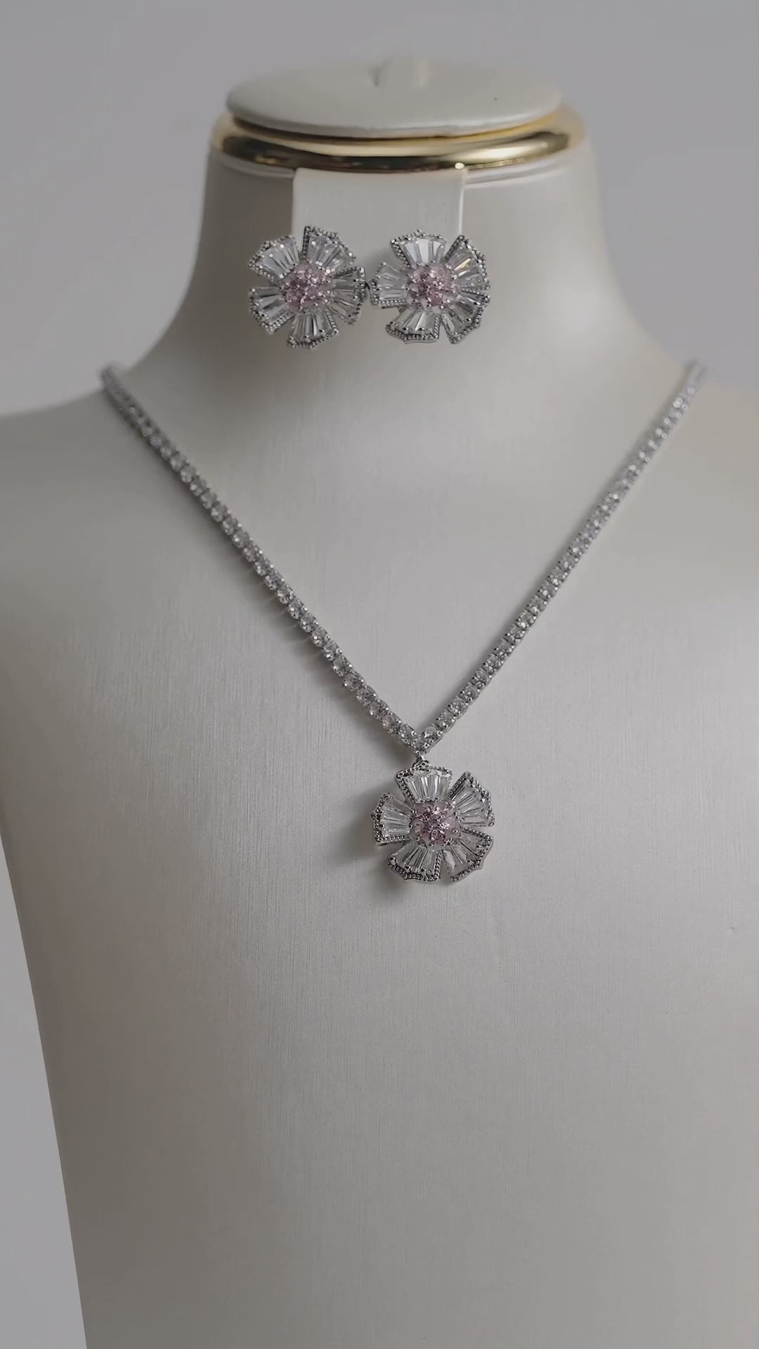 تحميل الفيديو: Colored flower set