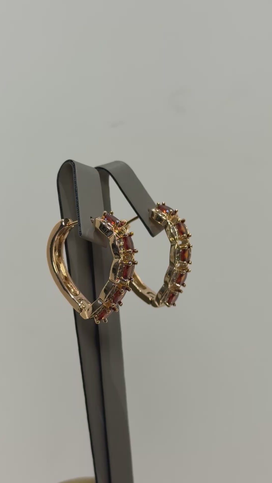 تحميل الفيديو: Brown crystal hoops