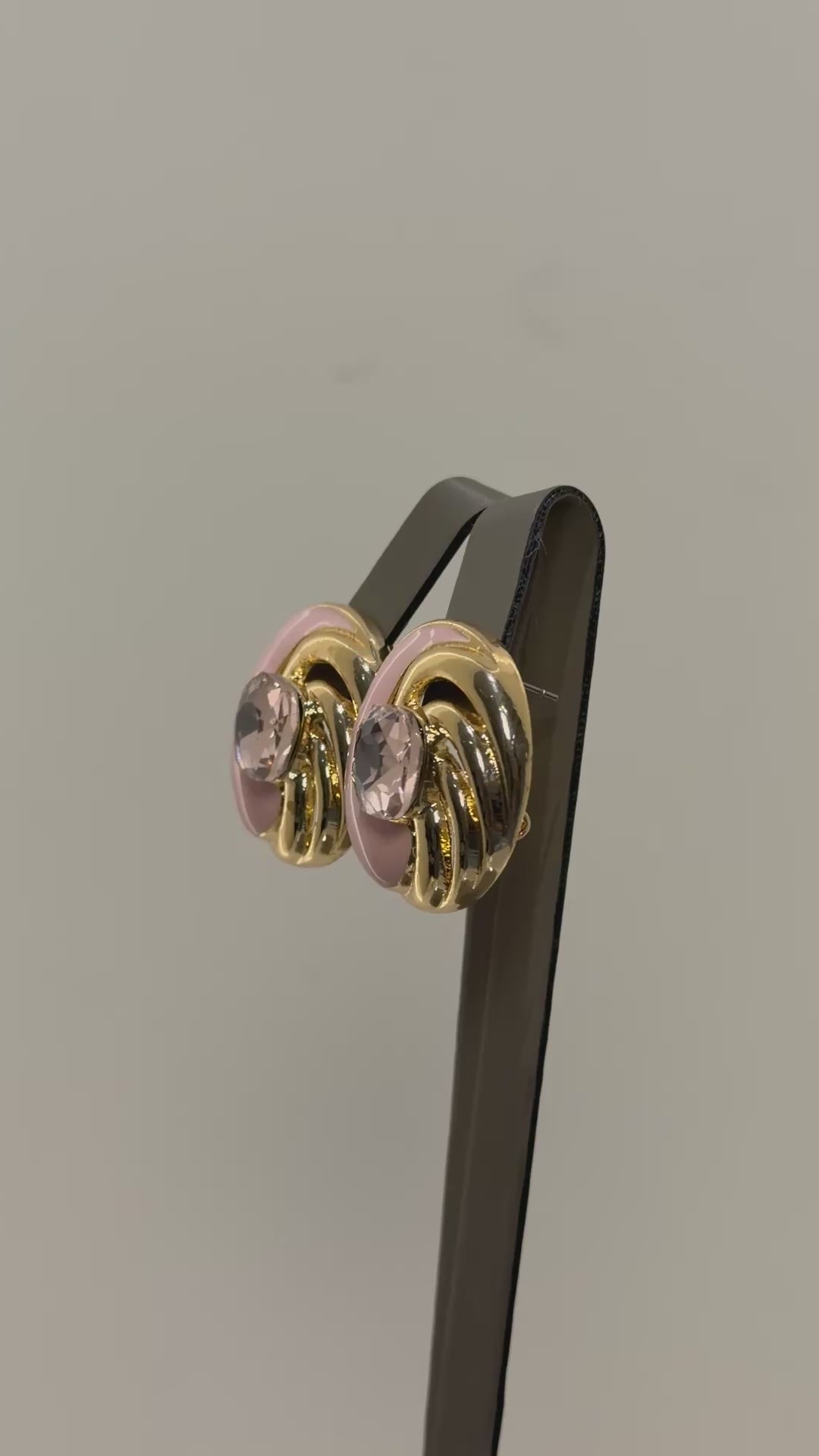 تحميل الفيديو: Pink round earrings (hand made)