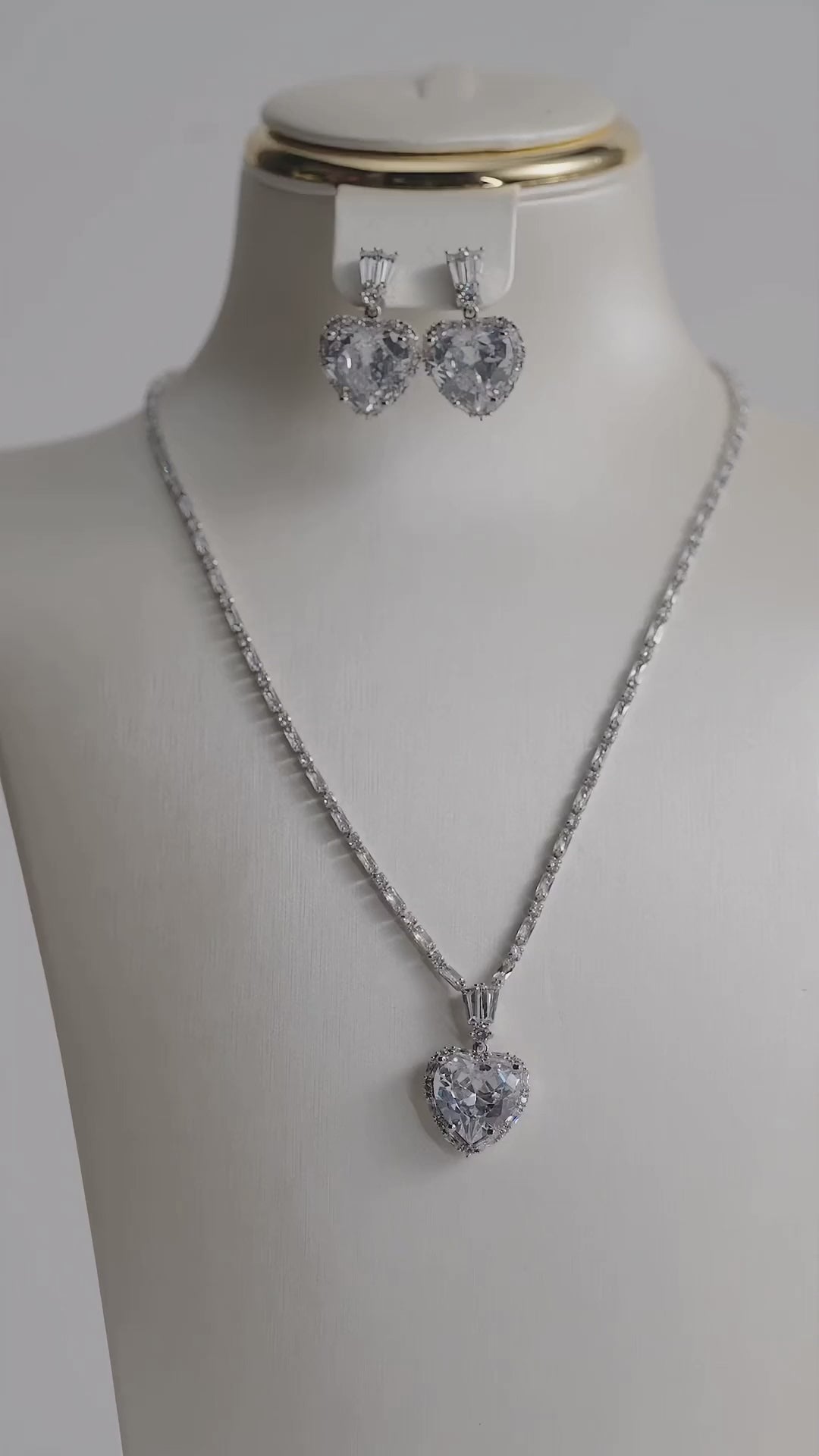 Load video: Crystal heart set