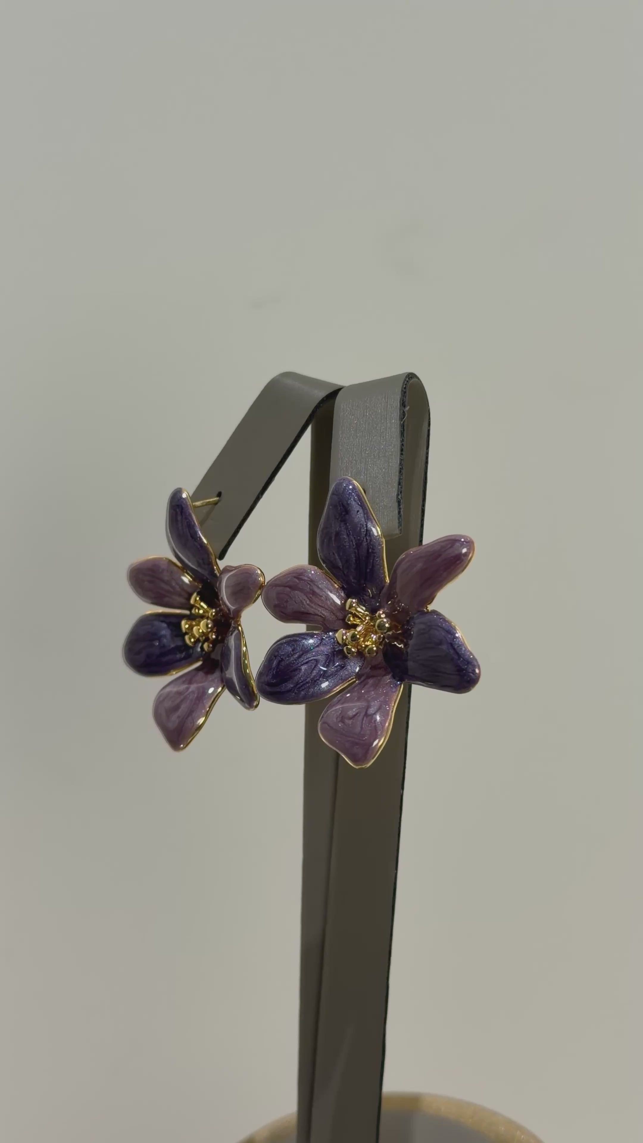تحميل الفيديو: Hand made colored flowers earrings
